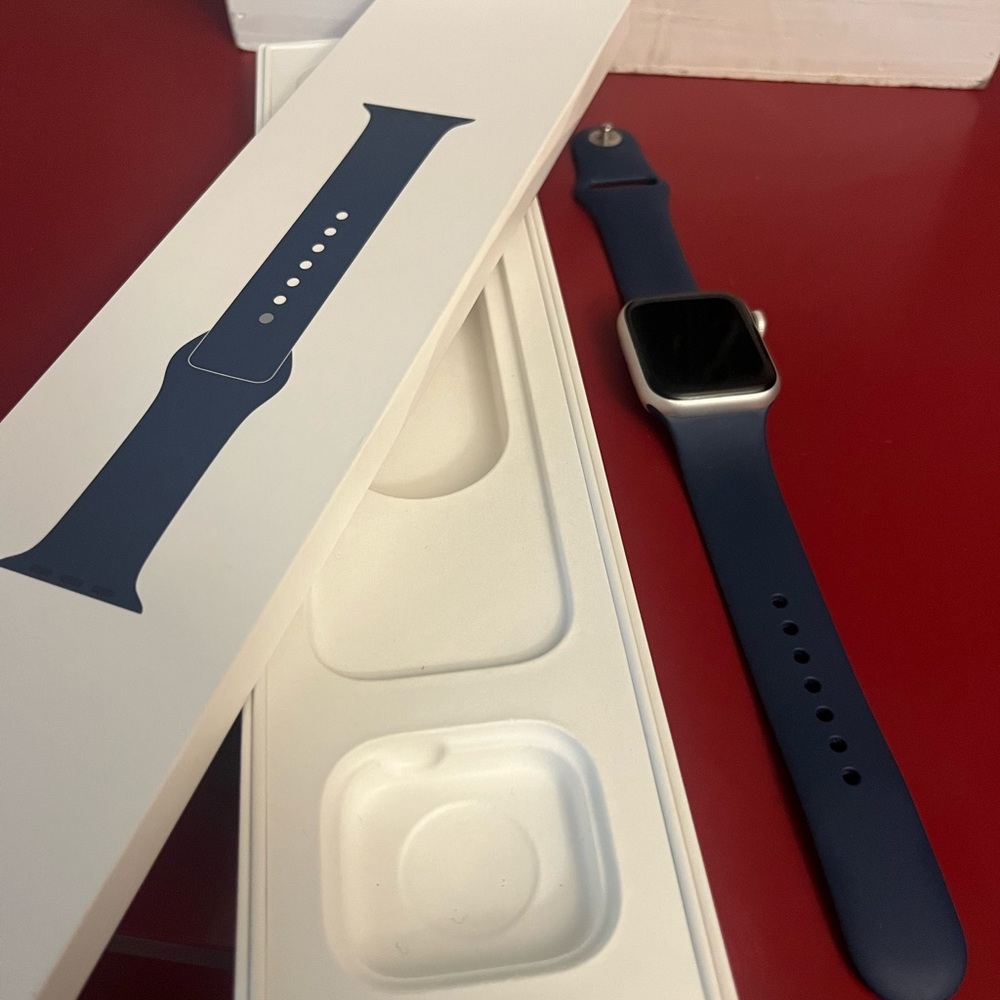 Apple watch SE w GPS series 1